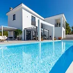 Luxury Valhalla With Private Pool Villa