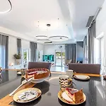 Luxury Valhalla With Private Pool Villa