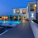 Luxury Valhalla With Private Pool Villa