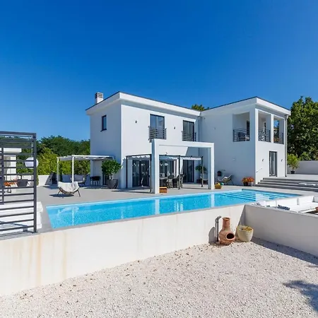 Luxury Valhalla With Private Pool Вилла Barat (Rovinj)