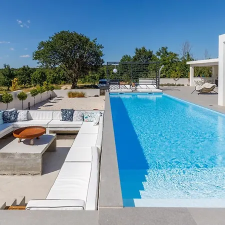 Luxury Valhalla With Private Pool *