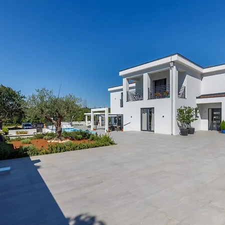 Luxury Valhalla With Private Pool Villa