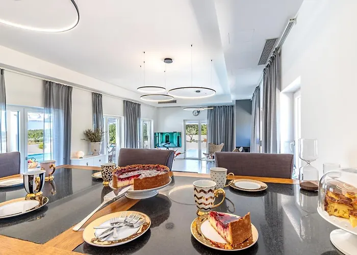 Luxury Valhalla With Private Pool 빌라