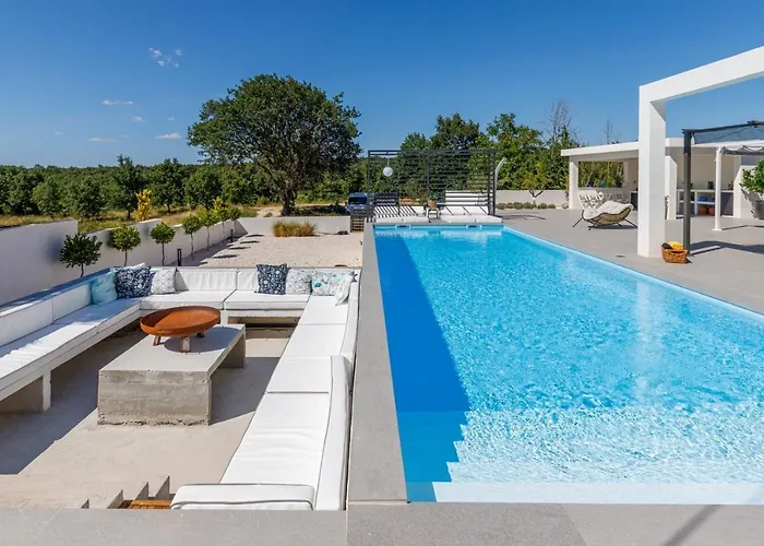 Luxury Valhalla With Private Pool *