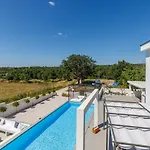 Luxury Valhalla With Private Pool 빌라 Barat (Rovinj)