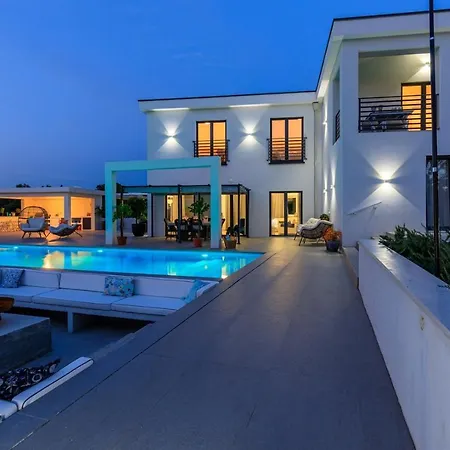 Luxury Valhalla With Private Pool فيلة