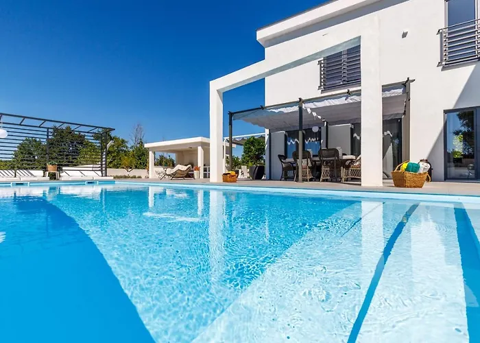Luxury Valhalla With Private Pool Villa Barat (Rovinj)