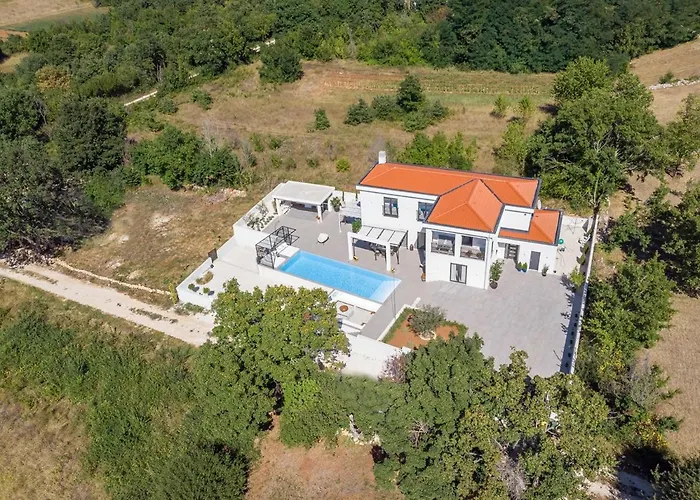 Luxury Valhalla With Private Pool Villa