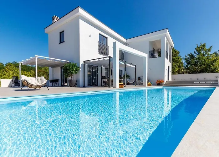 Luxury Valhalla With Private Pool Villa