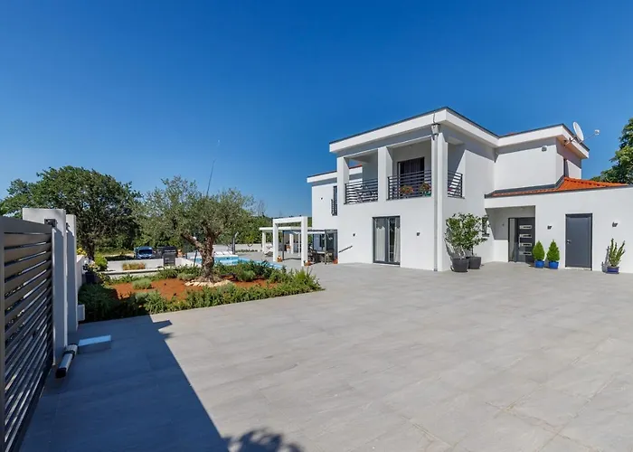 Luxury Valhalla With Private Pool Vila