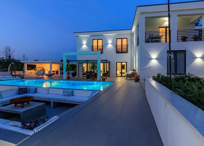 Luxury Valhalla With Private Pool Vila